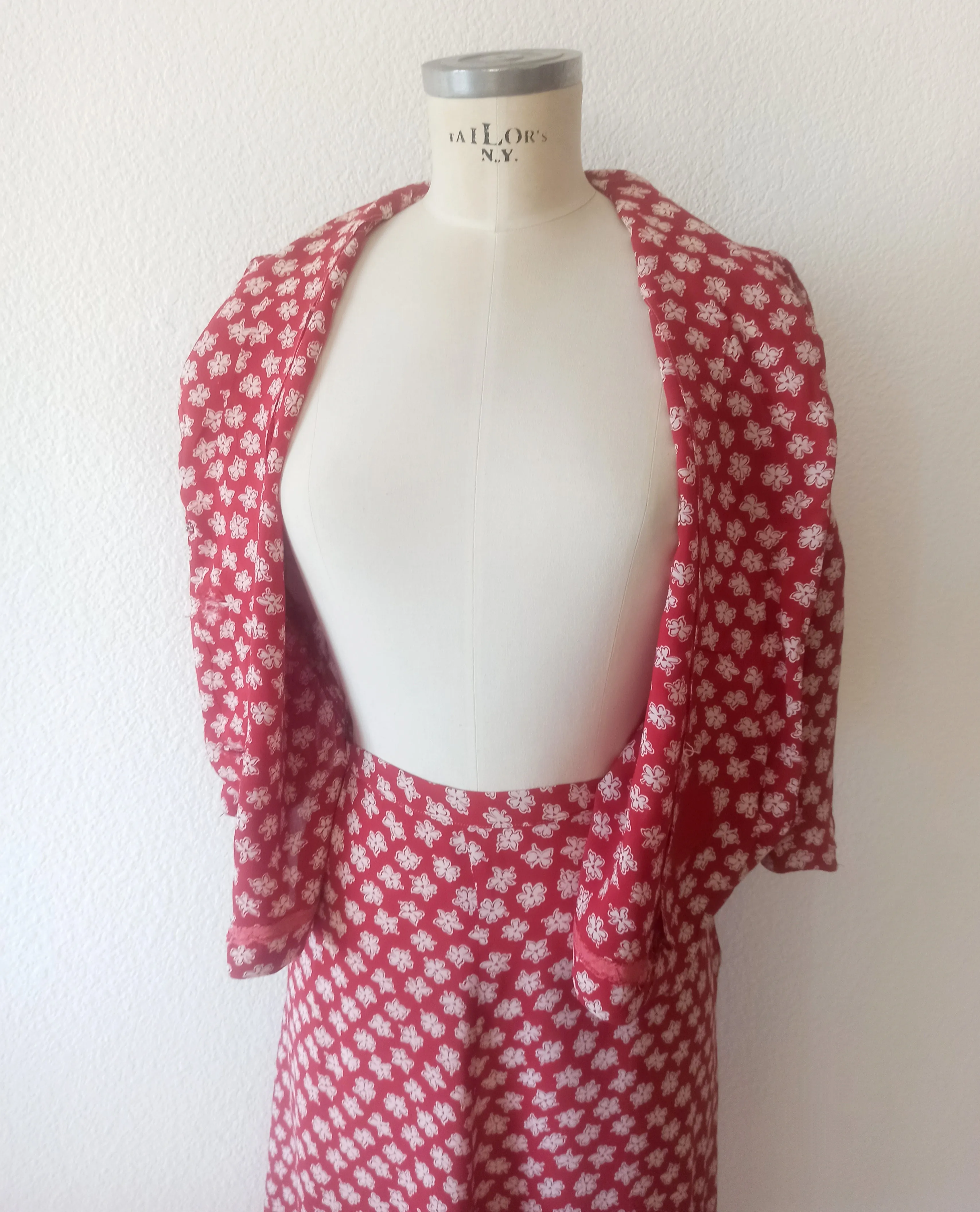 1940s - Beautiful Red Floral Rayon Crepe 2pc Suit - W31 (80cm)