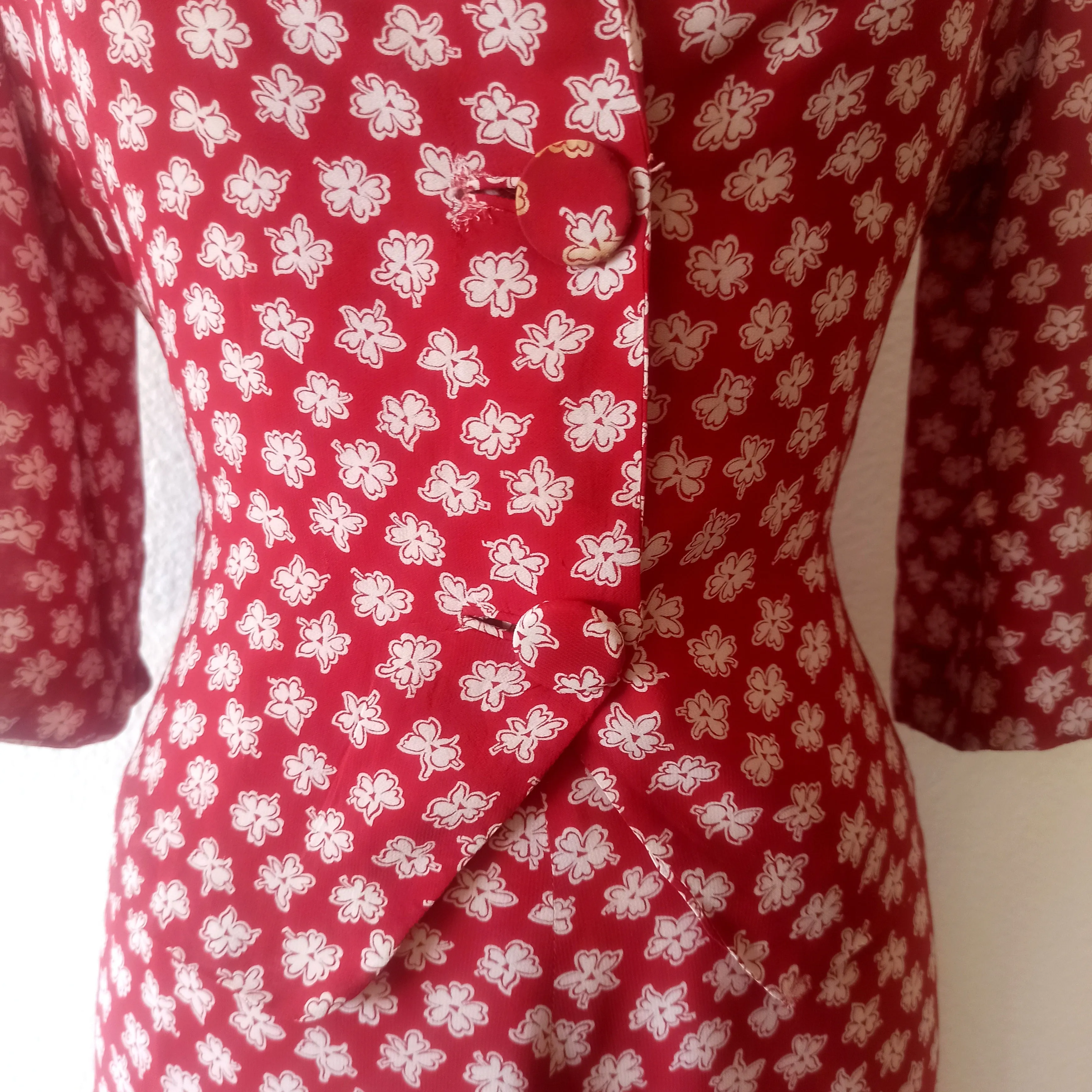 1940s - Beautiful Red Floral Rayon Crepe 2pc Suit - W31 (80cm)