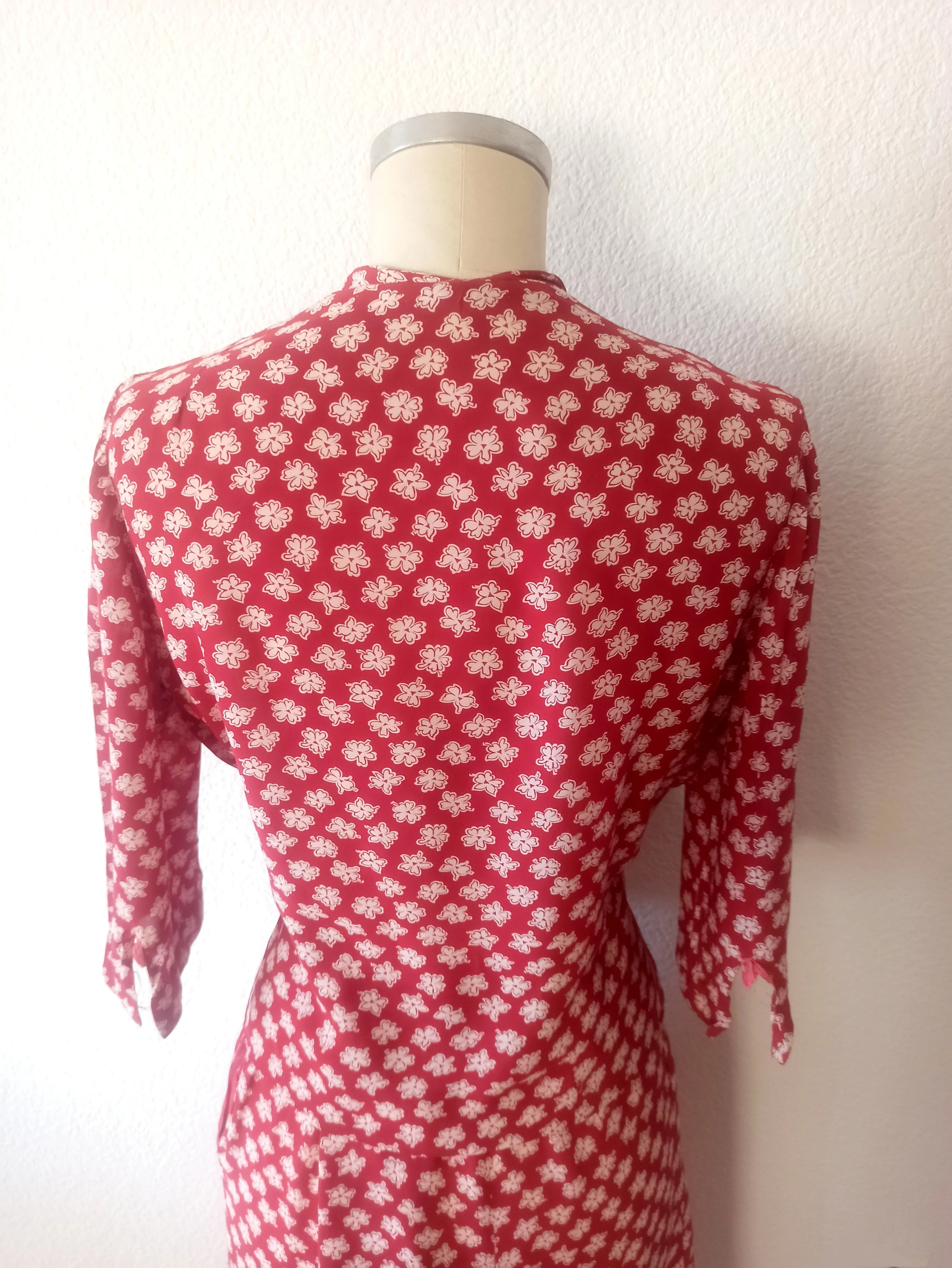 1940s - Beautiful Red Floral Rayon Crepe 2pc Suit - W31 (80cm)