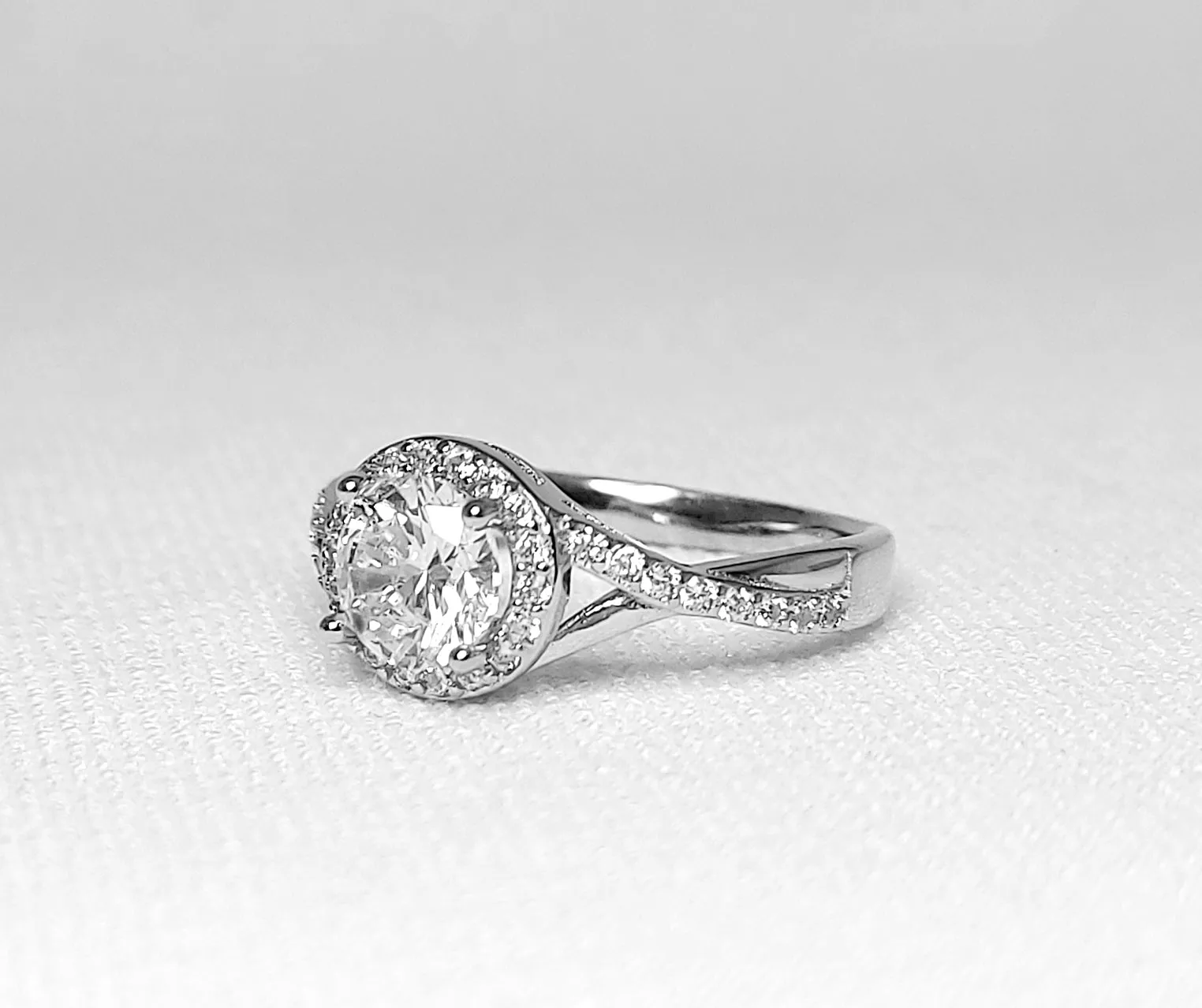 Exquisite Round Cubic Ring