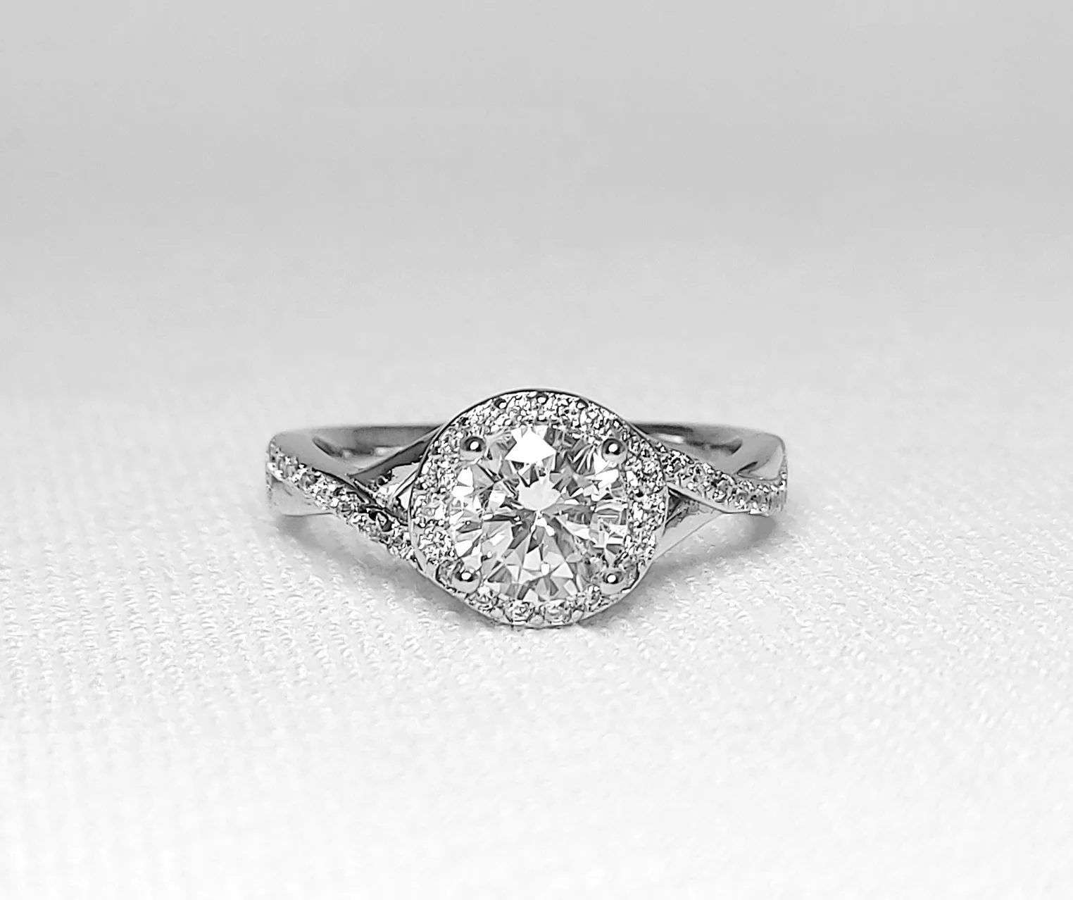 Exquisite Round Cubic Ring