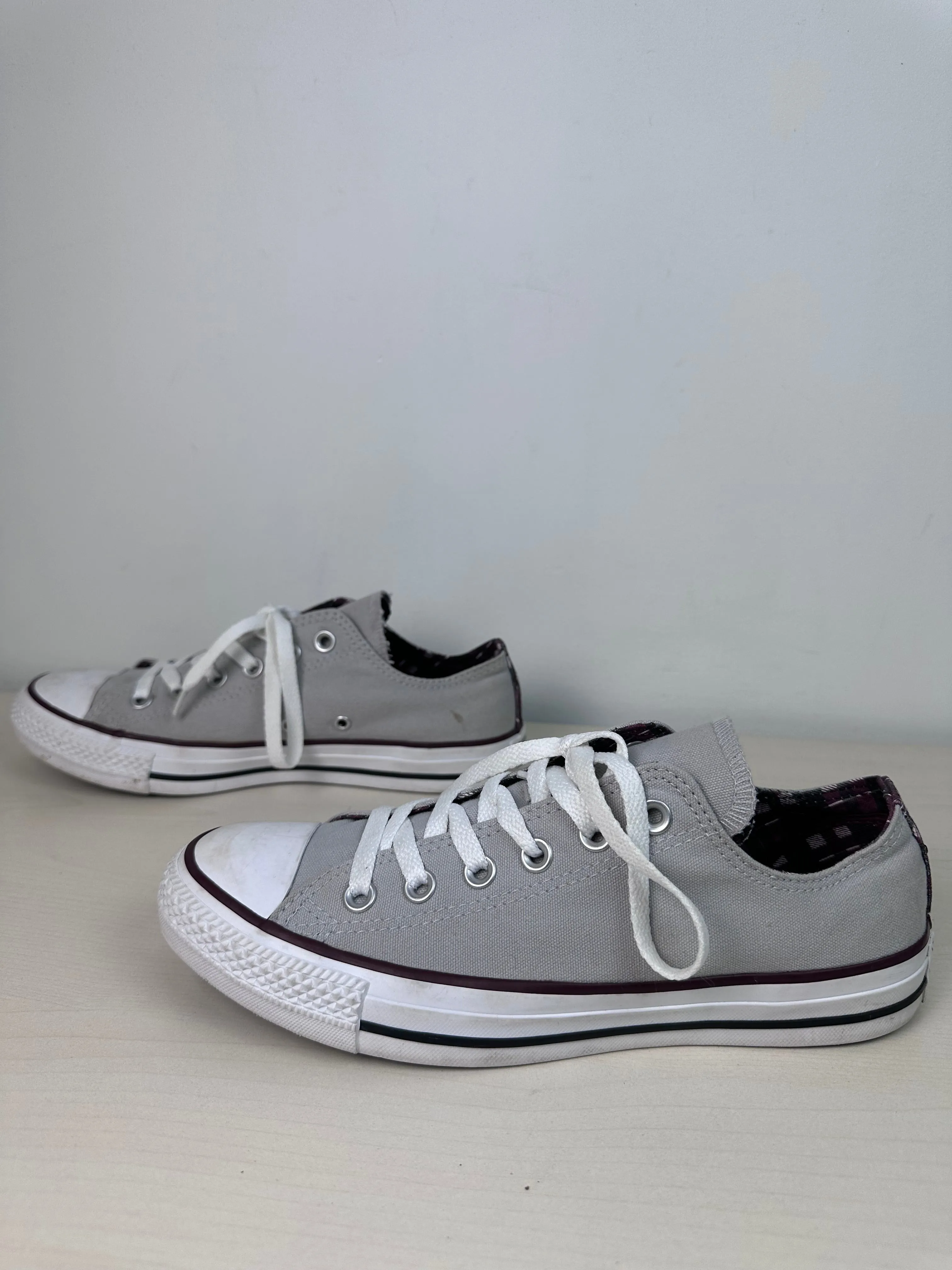 Shoes Sneakers By Converse In Grey, Size: 9