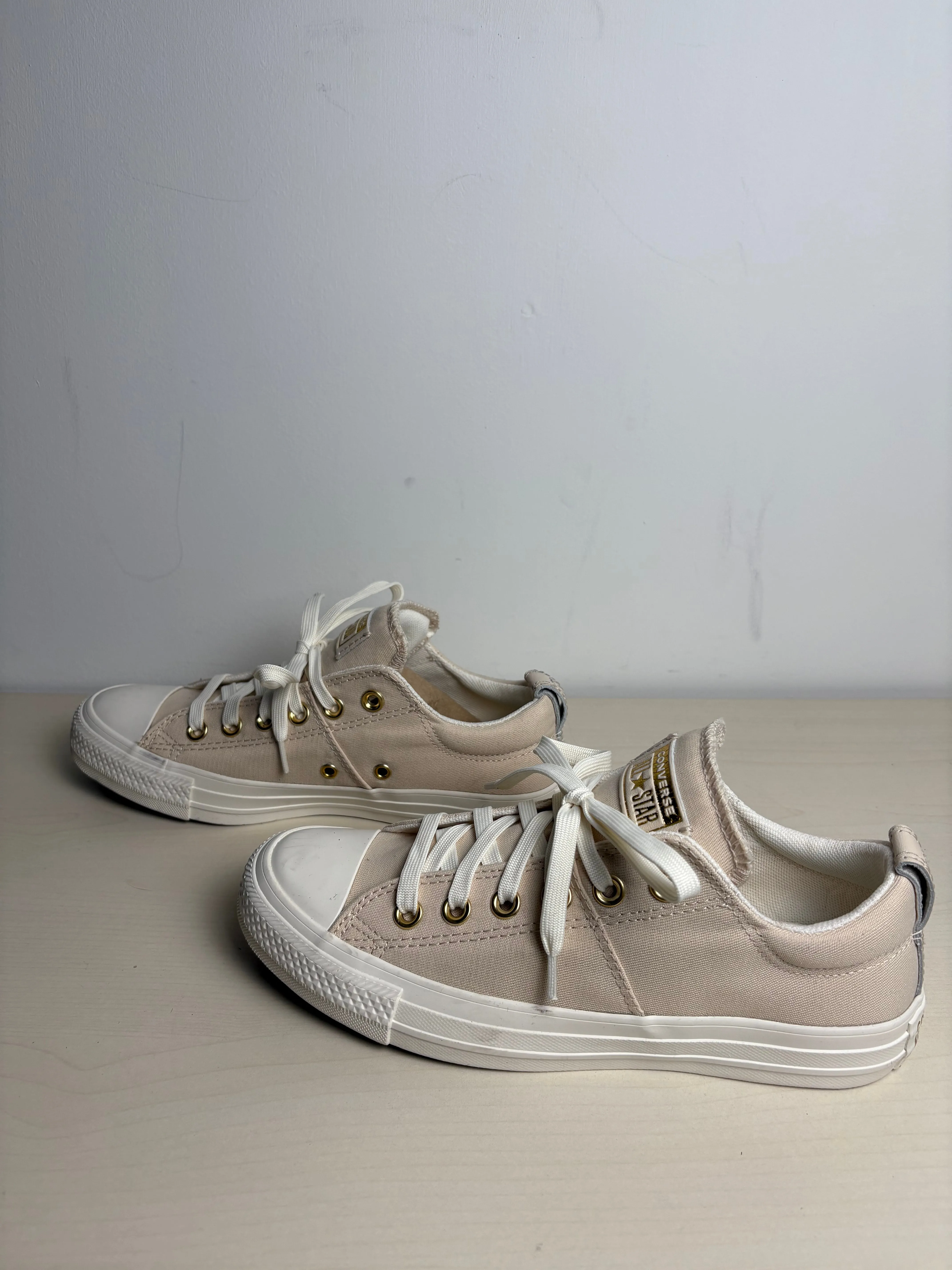 Shoes Sneakers By Converse In Tan, Size: 7.5